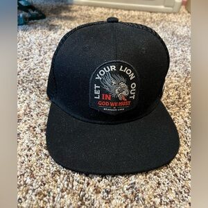 NEW - BRANDON LAKE "LET YOUR LION OUT"
Black - Flat brim - snap back ball cap